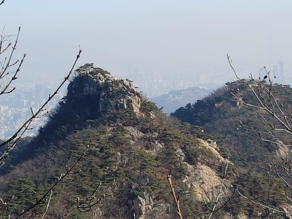 首尔周边雄伟魅力的山峰--冠岳山全景