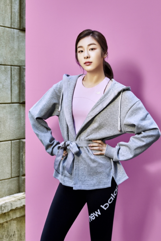 金妍儿运动品牌最新宣传照身材纤细退役五年无变化