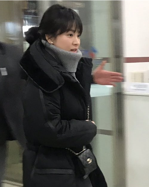 宋慧乔、朴宝剑主演《男朋友》杀青庆祝宋慧乔扎马尾辫少女气息十足
