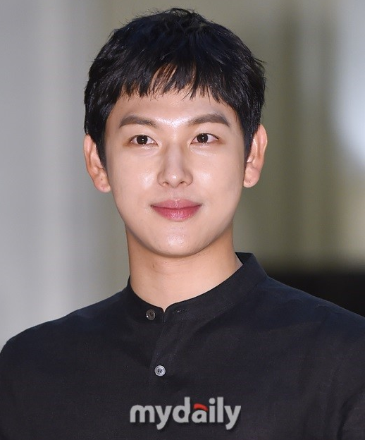 任时完结束兵役主演人气网络漫画改编的OCN电视剧《他人即地狱》