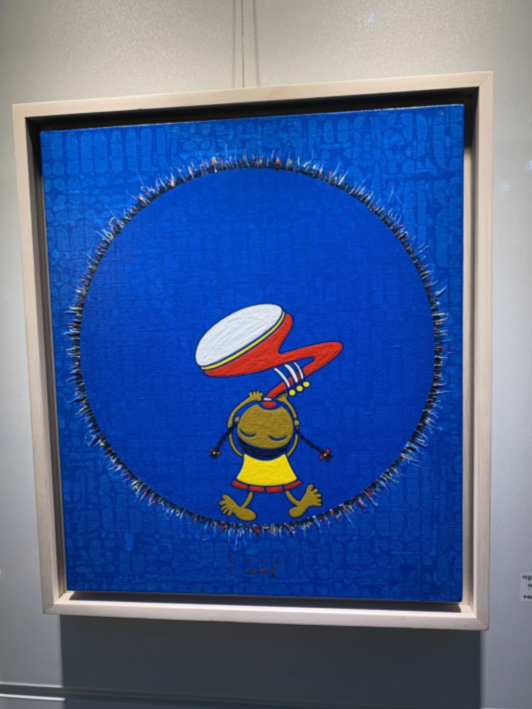 韩国经济大厦一层美术展--节日气氛利用色彩表达