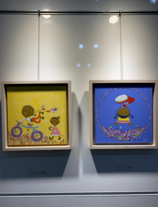 韩国经济大厦一层美术展--节日气氛利用色彩表达