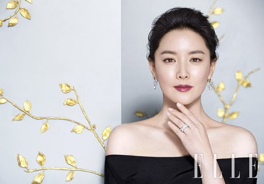 李英爱时装杂志照尽展优雅迷人魅力