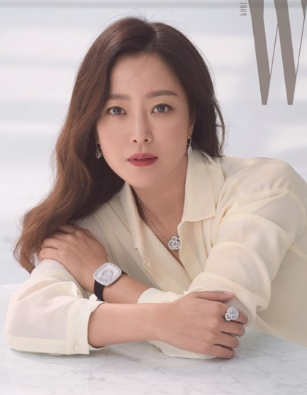 金喜善春夏品牌宣传展现成熟优雅的女性魅力