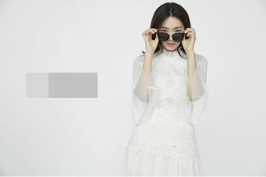 申敏儿品牌代言人纯白造型变身知性美女