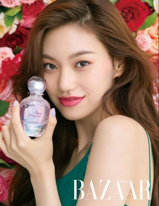 Weki Meki成员金度延最新杂志照公开美貌迷人