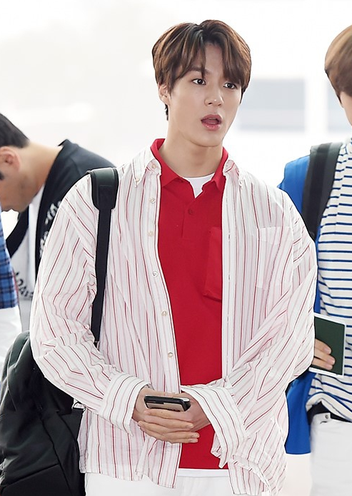 NCT DREAM现身仁川机场色彩搭配可爱帅气