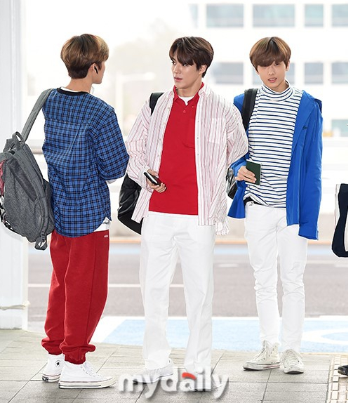 NCT DREAM现身仁川机场色彩搭配可爱帅气