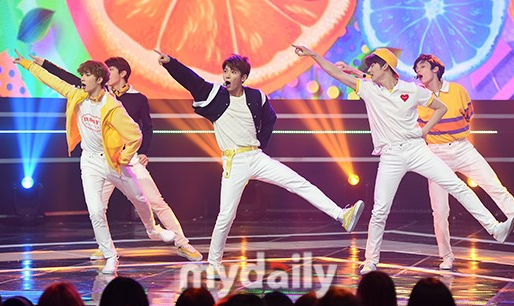 TXT登台MBC MUSIC《show champion》节目的现场直播