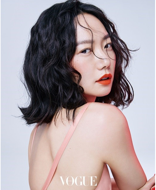 裴斗娜携手斯嘉丽·约翰逊，迪皮卡·帕度柯妮登美国版Vogue封面 