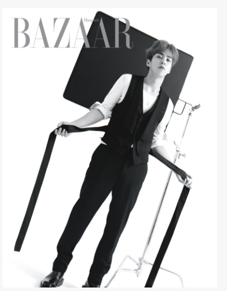 EXO成员XIUMIN最新画报于18日公开黑白帅气造型