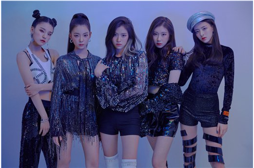 新人女团ITZY以出道曲《DALLA DALLA》取得了个一位