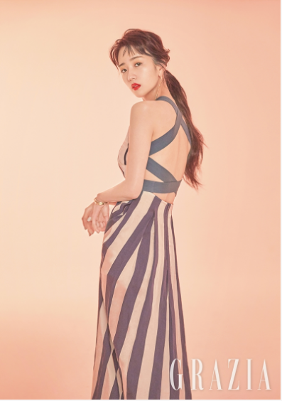 Apink成员尹普美最新画报21日公开完成了充满诱惑力的画报