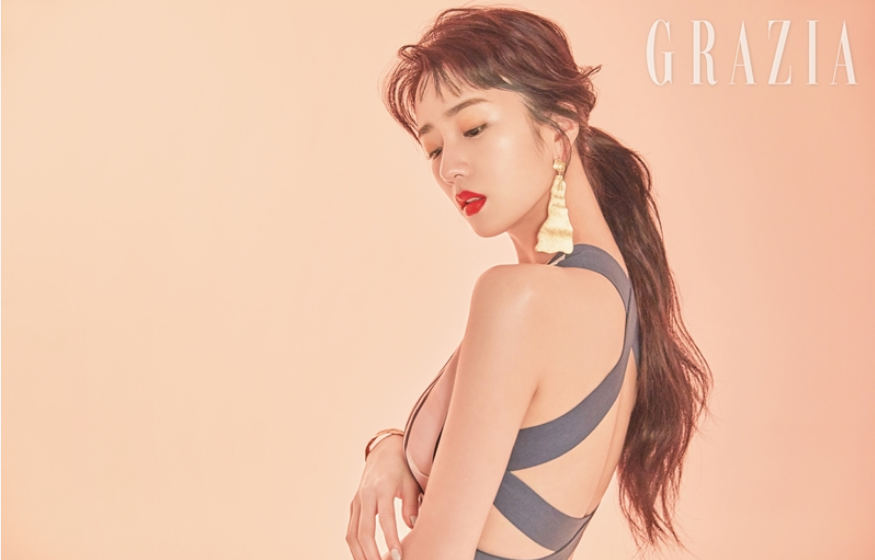 Apink成员尹普美最新画报21日公开完成了充满诱惑力的画报
