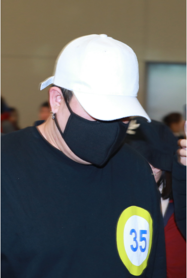 东方神起，Super Junior同时现身机场口罩墨镜遮面帅气难掩