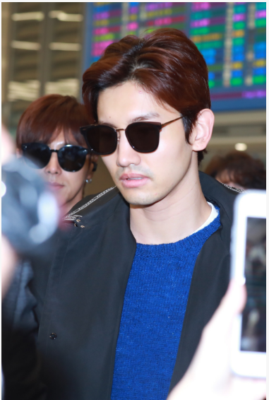 东方神起，Super Junior同时现身机场口罩墨镜遮面帅气难掩
