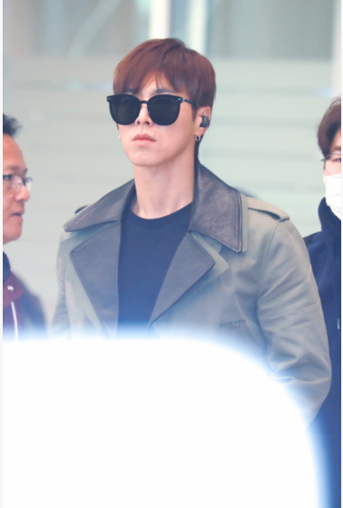 东方神起，Super Junior同时现身机场口罩墨镜遮面帅气难掩