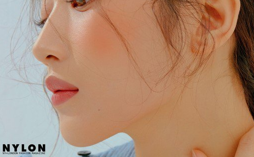 文佳英最新杂志公开清纯靓丽美貌抢眼