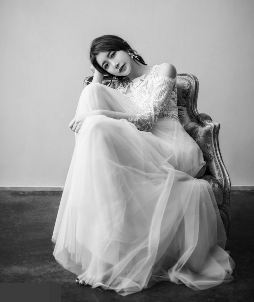 池好珍婚纱照公开大秀丰满柔美好身材