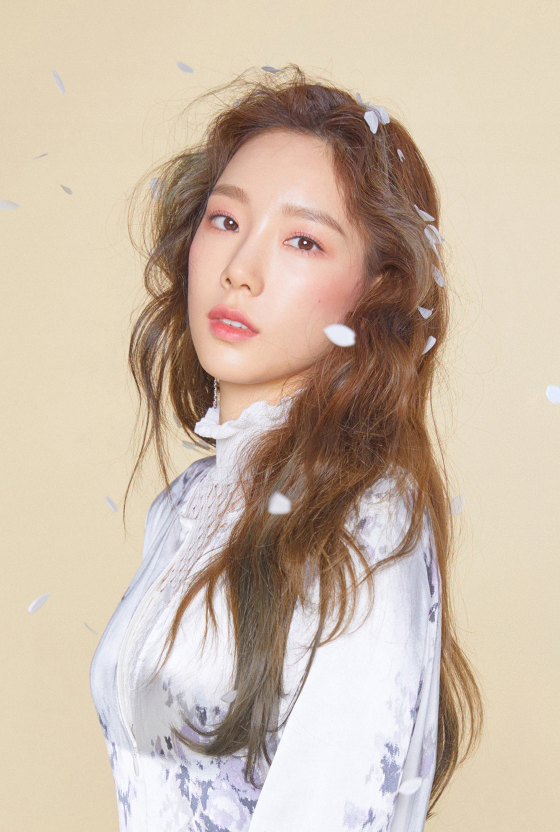 “音源女王”少女时代泰妍单曲专辑《Four Seasons》登上Gaon Chart三冠王
