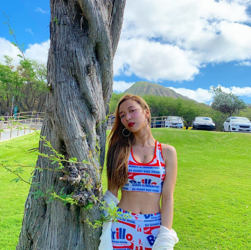 f(x)成员Luna晒泳装照纤腰翘臀展现火辣身材