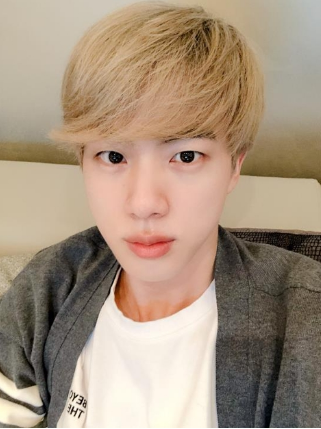 BTS《Boy With Love》预告视频截图