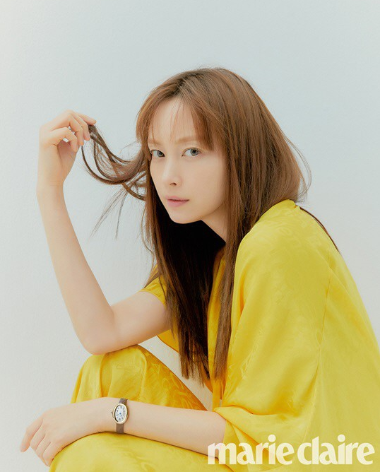 李娜英时尚杂志写真造型色彩鲜艳