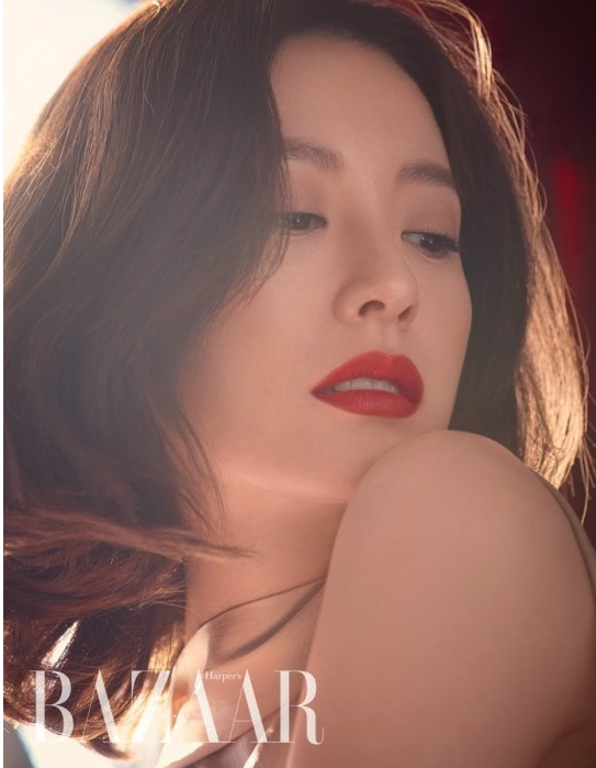 郑柔美最新杂志写真展示优雅迷人魅力