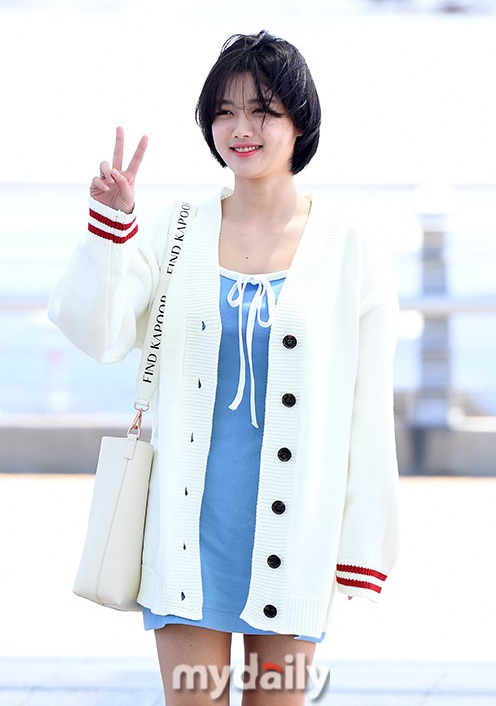 金裕贞短发逆龄变身少女启程飞往澳门