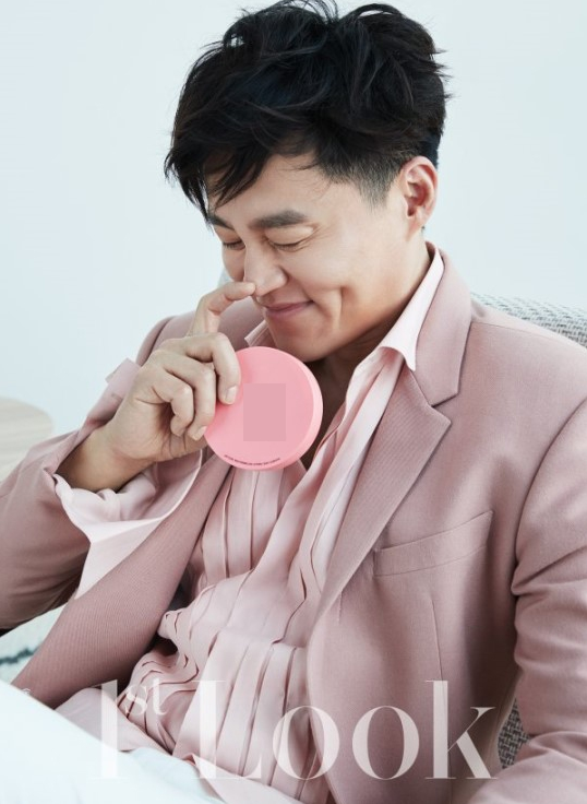 李瑞镇最新时装照酒窝笑容暖心