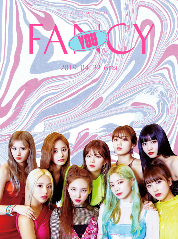 TWICE的新专辑《FANCY YOU》成为了韩国第一张初动突破15万张的女团专辑
