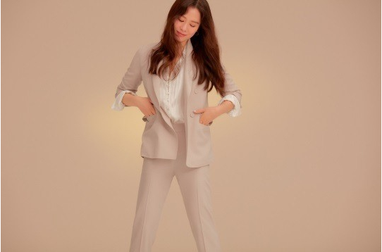 金贤珠女装品牌宣传照 OL风格气质干练