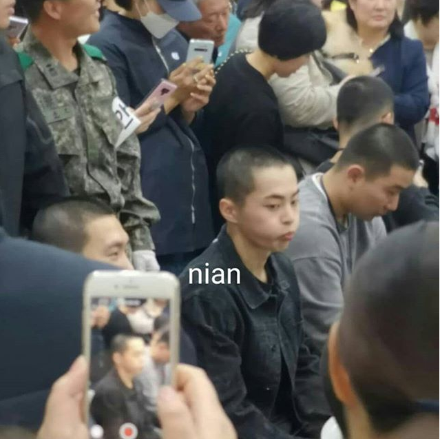 EXO成员XIUMIN入伍服役剃头后清爽帅气