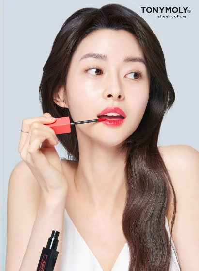 权娜拉美妆品牌最新画报公开展示了令人羡慕的美貌