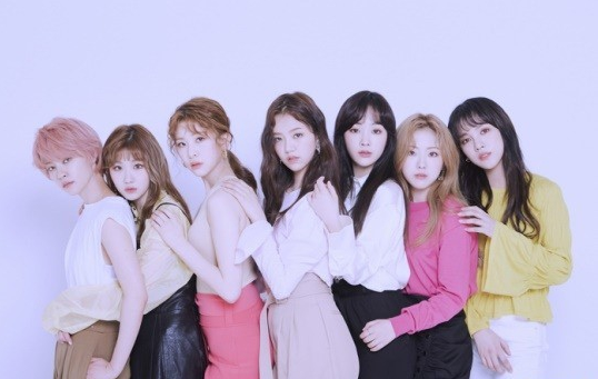 女团公园少女最新时尚写真展现清纯笑容