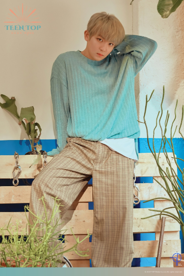  人气男团TeenTop公开了最新专辑预告照