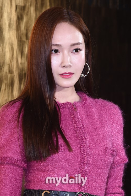 郑秀妍，郑秀晶首尔品牌活动Jessica美艳Krystal黑白干练
