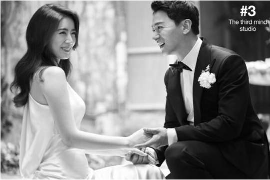 朱镇模与新娘闵惠妍婚纱照公开海边甜蜜亲吻爱妻