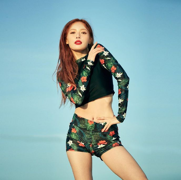 泫雅最新露脐装写真瘦到肋骨凸显仍是S曲线