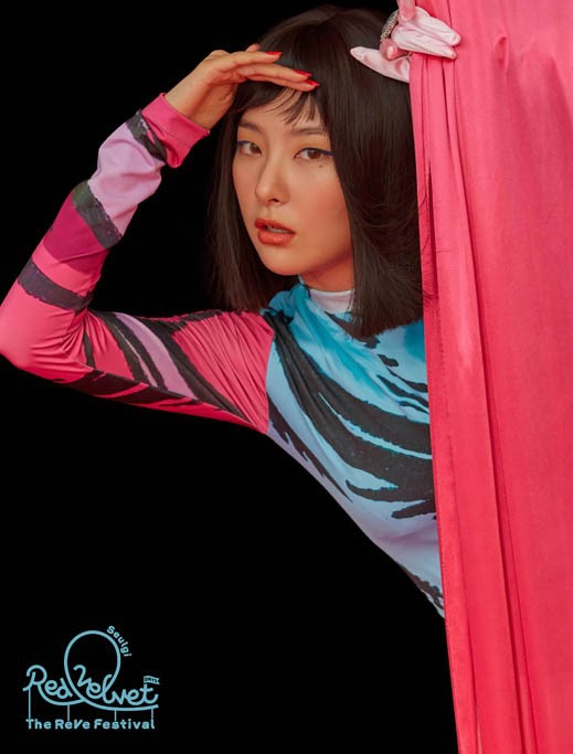 Red Velvet公布了成员SeulGi的新专辑宣传照