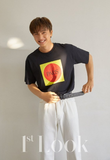 BTOB成员陆星材最新时尚杂志写真浴缸照公开性感爆棚