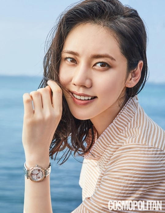 秋瓷炫巴厘岛时装杂志写真海边展柔美风情