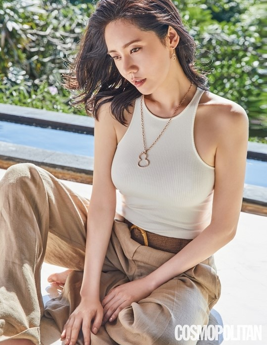 秋瓷炫巴厘岛时装杂志写真海边展柔美风情