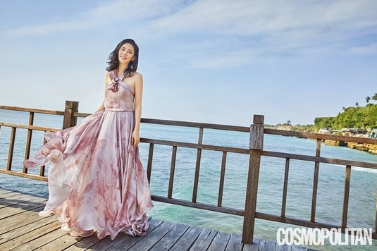 秋瓷炫巴厘岛时装杂志写真海边展柔美风情