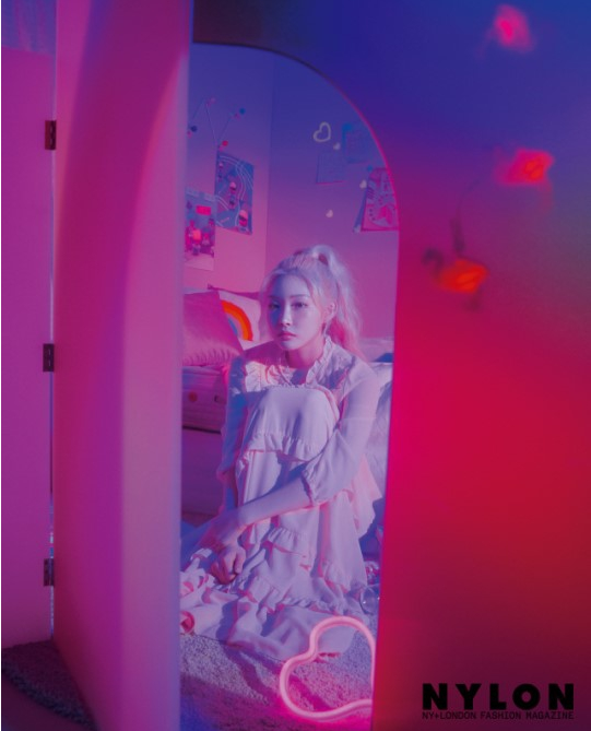 金请夏最新杂志写真公开梦幻风复古炫彩