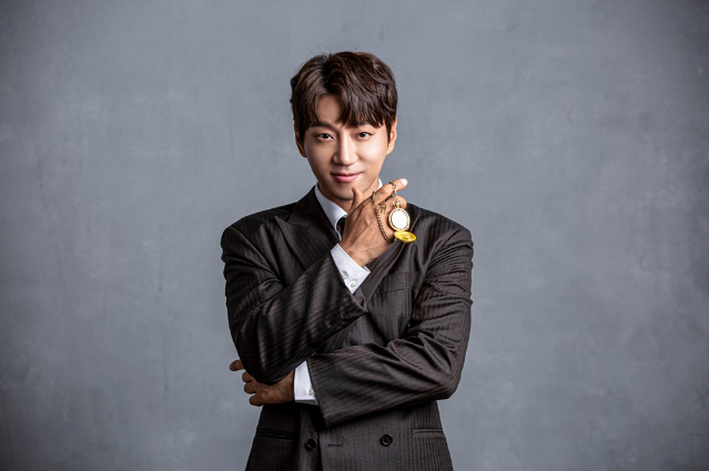 黄致列将举办首次韩国巡演“Bon Voyage: 时间旅行者”