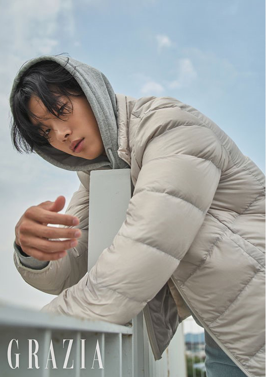 柳俊烈秋装时尚杂志写真黑白灰三色演绎微凉秋日