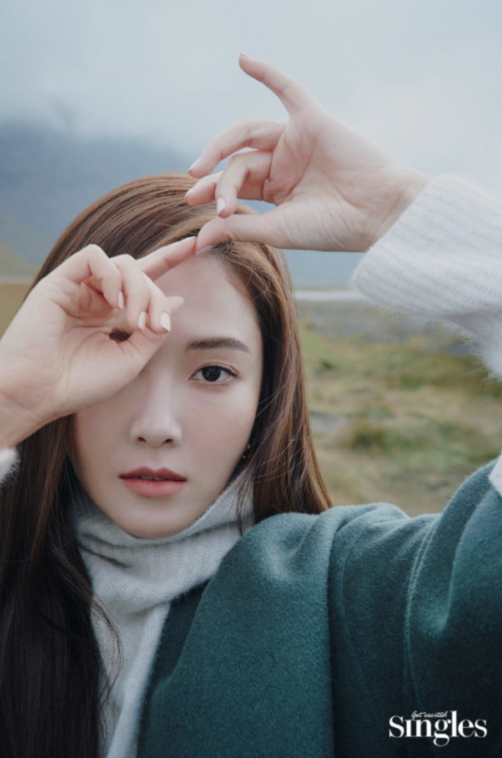 Jessica最新冬季写真 穿红裙亮眼气质佳