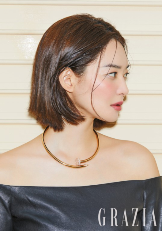 申敏儿最新杂志写真短发干练眼神超酷