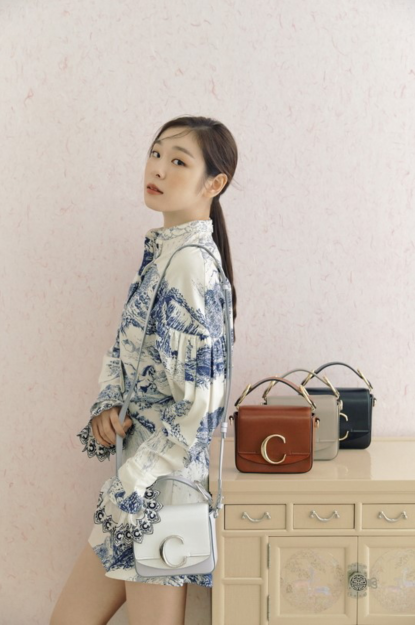 金妍儿品牌代言最先宣传招曲线紧致秀翘臀